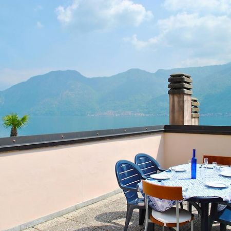 サーラ・コマチーナLoft With Big Terrace Lake Viewアパートメント エクステリア 写真