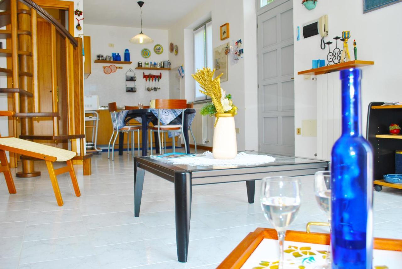 サーラ・コマチーナLoft With Big Terrace Lake Viewアパートメント エクステリア 写真