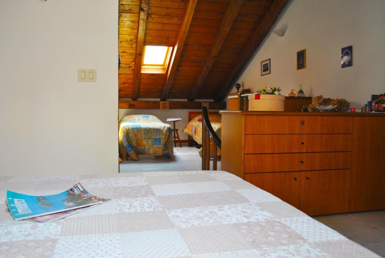 サーラ・コマチーナLoft With Big Terrace Lake Viewアパートメント エクステリア 写真